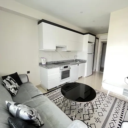 דירה Brand New 1+1, 70 M Sea, Luxury Complex, Large Pool, Tenis, Garage, Gym